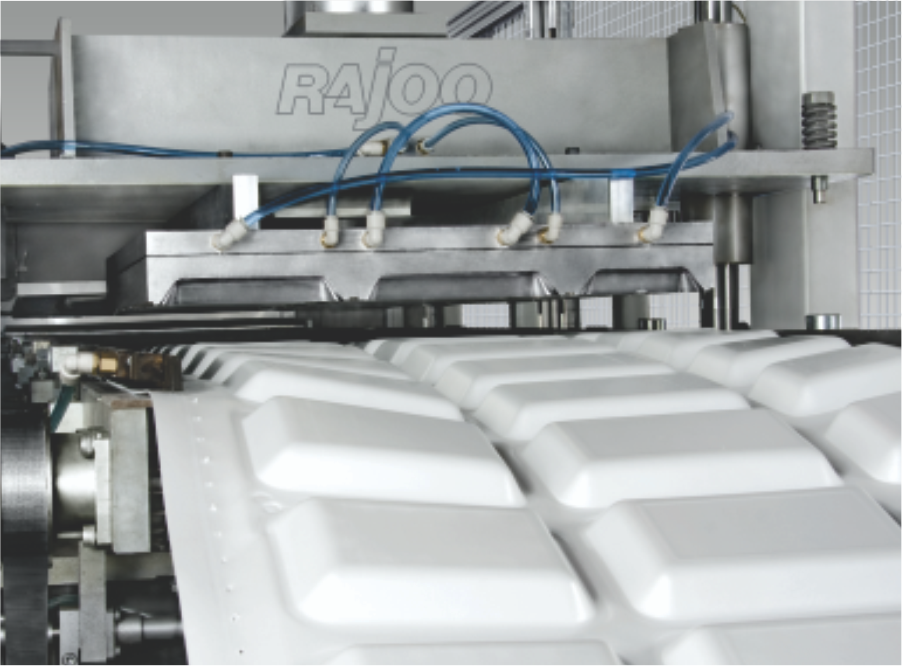 Vacuum forming machine
